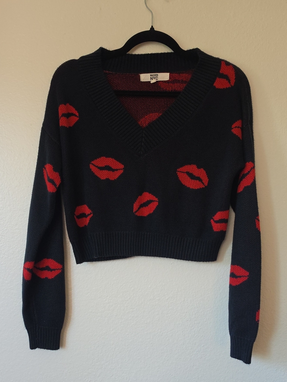 Madewell Black V-Neck Cropped Sweater with Red Lip Motif
